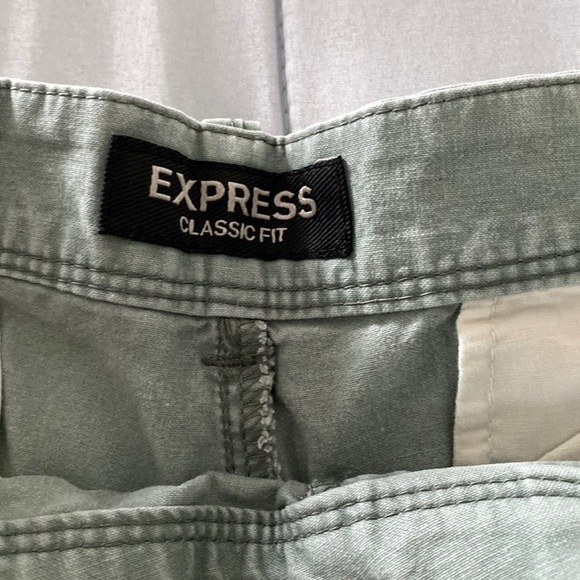 Express Men’s Casual Short with Belt - Picture 2 of 3